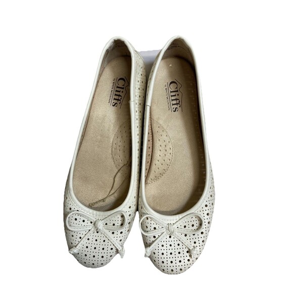Cliffs by WHITE MOUNTAIN Shoes - Cliffs By White Mountain Women 7 Cheryl Cushioned Ballet Flat White